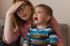 5 semne că copilul tău te manipulează și nu observi