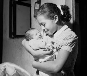 Dă naștere la 15: cea mai tanara mama din istorie