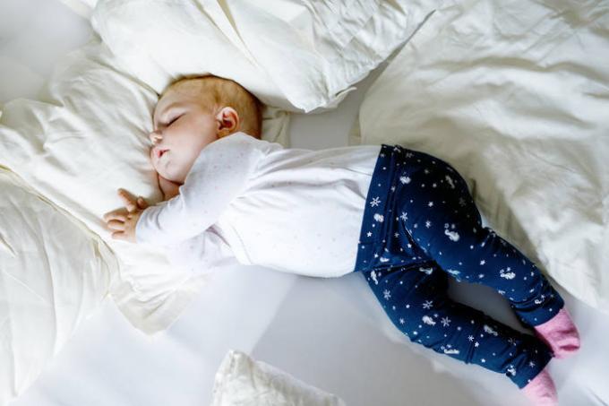 Cât de mult somn ar trebui un copil: o masă utilă
