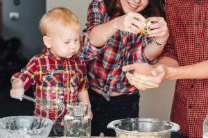 Bucătarul dvs. personal: 5 motive pentru a vă învăța copilul să gătească