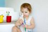 Alegerea unei periuțe și a unei paste de dinți pentru un copil: sfatul medicului dentist