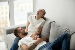 De ce soția fericirea este importantă pentru relații puternice și pe termen lung