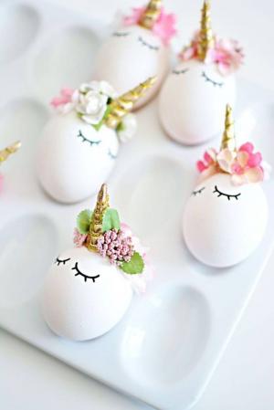Artizanat pentru Paște cu mâinile lor: ouă unicorn minunat