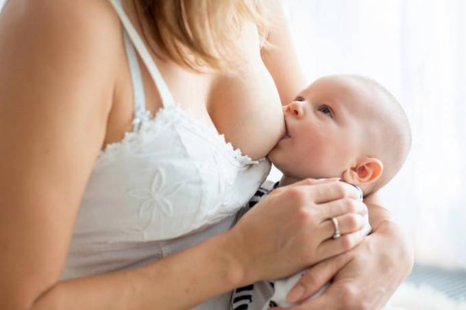 Scurgeri de lapte de la mamele care alăptează: 5 soluții la problema