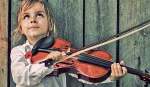 Modul în care învățarea să cânte la instrumente muzicale încorporează dezvoltarea gândirii la copii