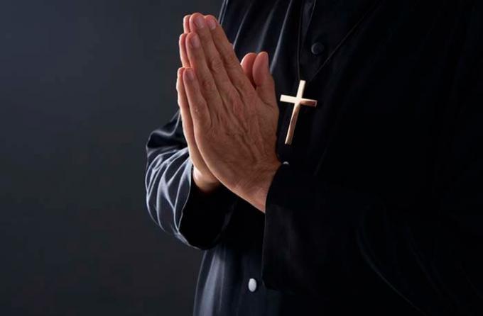 Demonii nu se apropie, dacă se roagă, confesiune și comuniune (sursa foto: shutterstock.com)