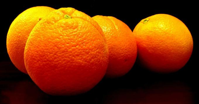 Portocale - portocaliu