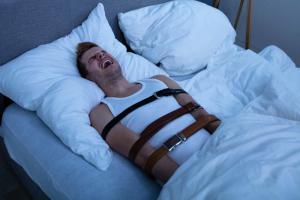 Vizitatori de noapte: Simptomele neobișnuite ale lui Omicron care apar în timpul somnului