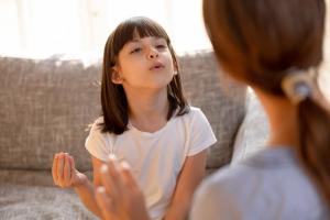5 lucruri pe care le poți învăța copilul în timp ce ești acasă