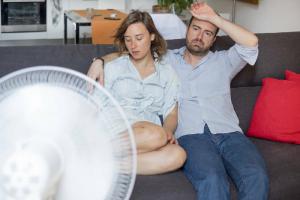 Cum să vă protejați de căldură: sfaturi de specialitate