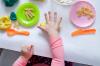 4 moduri de a duce un copil în bucătărie în timp ce mama este gata: jocuri pentru cei mici