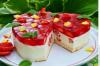 Tort de iaurt cu căpșuni necoapte: rețetă pas cu pas
