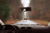 Conducătorii auto ai grija de pe marginea drumului: 3 factori de risc majori