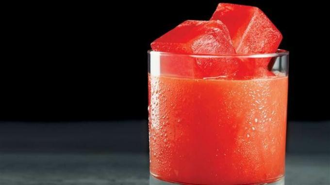 Suc de tomate cu gheață