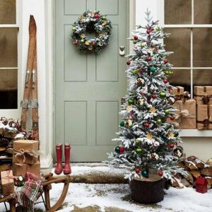 Cum să decorați frumos un pom de Crăciun: tendințele modei în decorul pomului de Crăciun