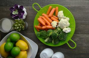 Primele alimente solide: reteta piure de cartofi cu broccoli, morcovi si branza