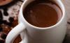 Bea din iaurt și cacao, care reduce rapid in greutate. Și ajută la eliminarea stratului de grăsime de pe abdomen. La minus 4 kg. săptămână.