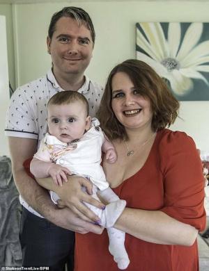 Britanic infertilă a aflat despre sarcină și a născut în aceeași zi
