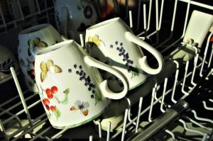 5 lucruri pe care nu le poate pune în mașina de spălat vase